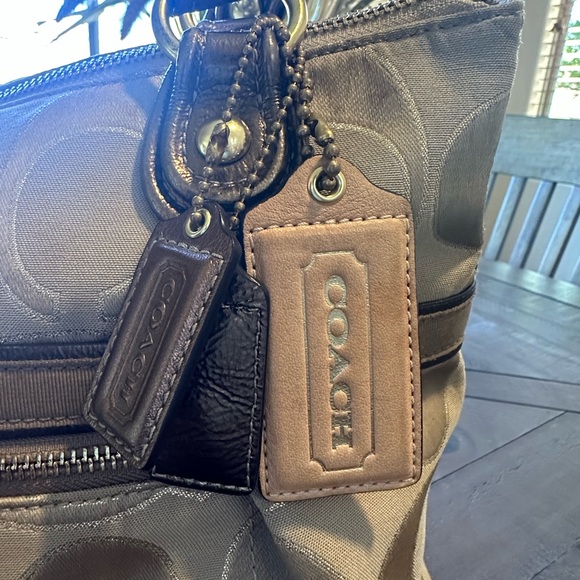 Authentic coach purse. - Picture 2 of 7